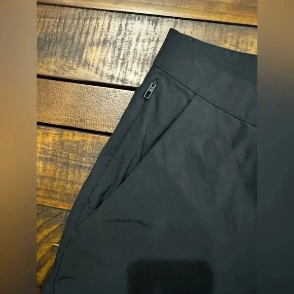 Men’s Fabletics shorts medium - Picture 6 of 7